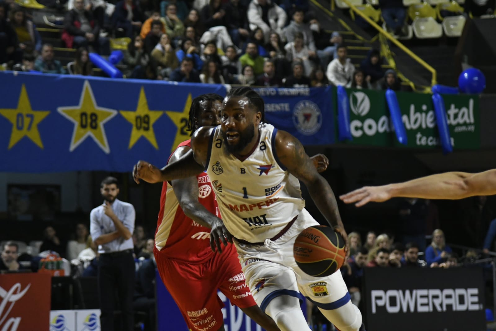 Victor Rudd en el encuentro ante Trouville. Foto: Marcelo Bonjour.