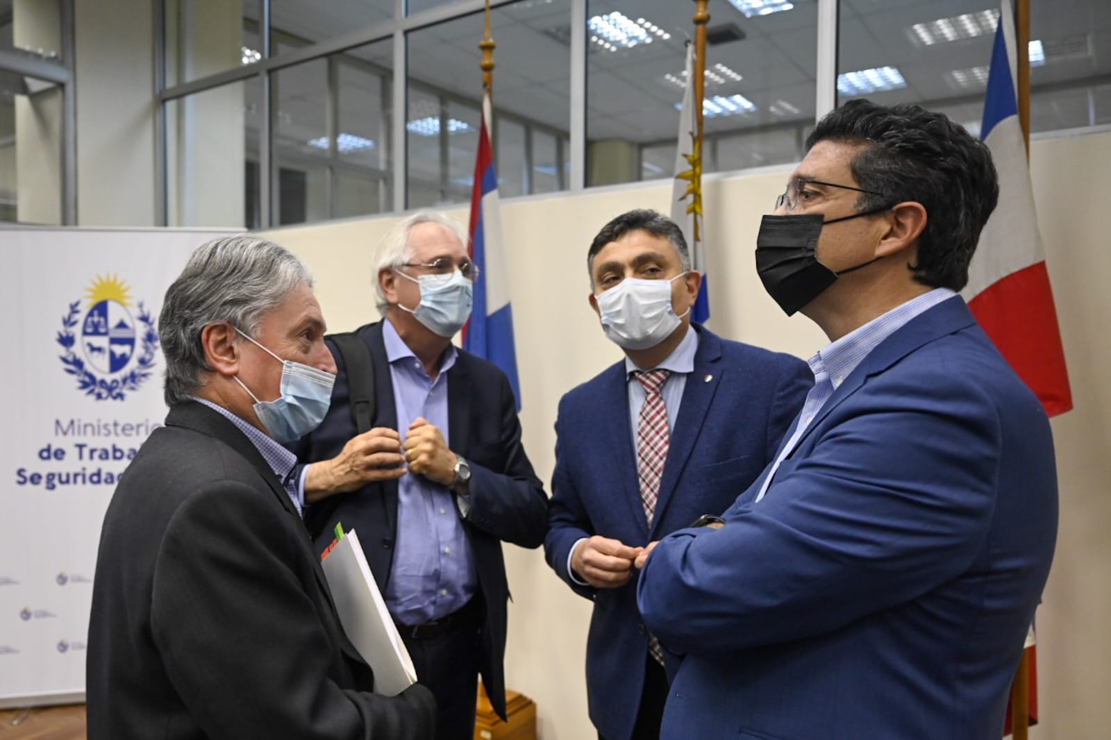 Reunión entre directores de la Caja de Jubilaciones y Pensiones de Profesionales Universitarios y autoridades del gobierno. Foto: Caja de Jubilaciones y Pensiones de Profesionales Universitarios