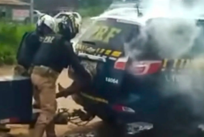 Un brasileño muere asfixiado por gas en el maletero de un coche policial. Captura de video