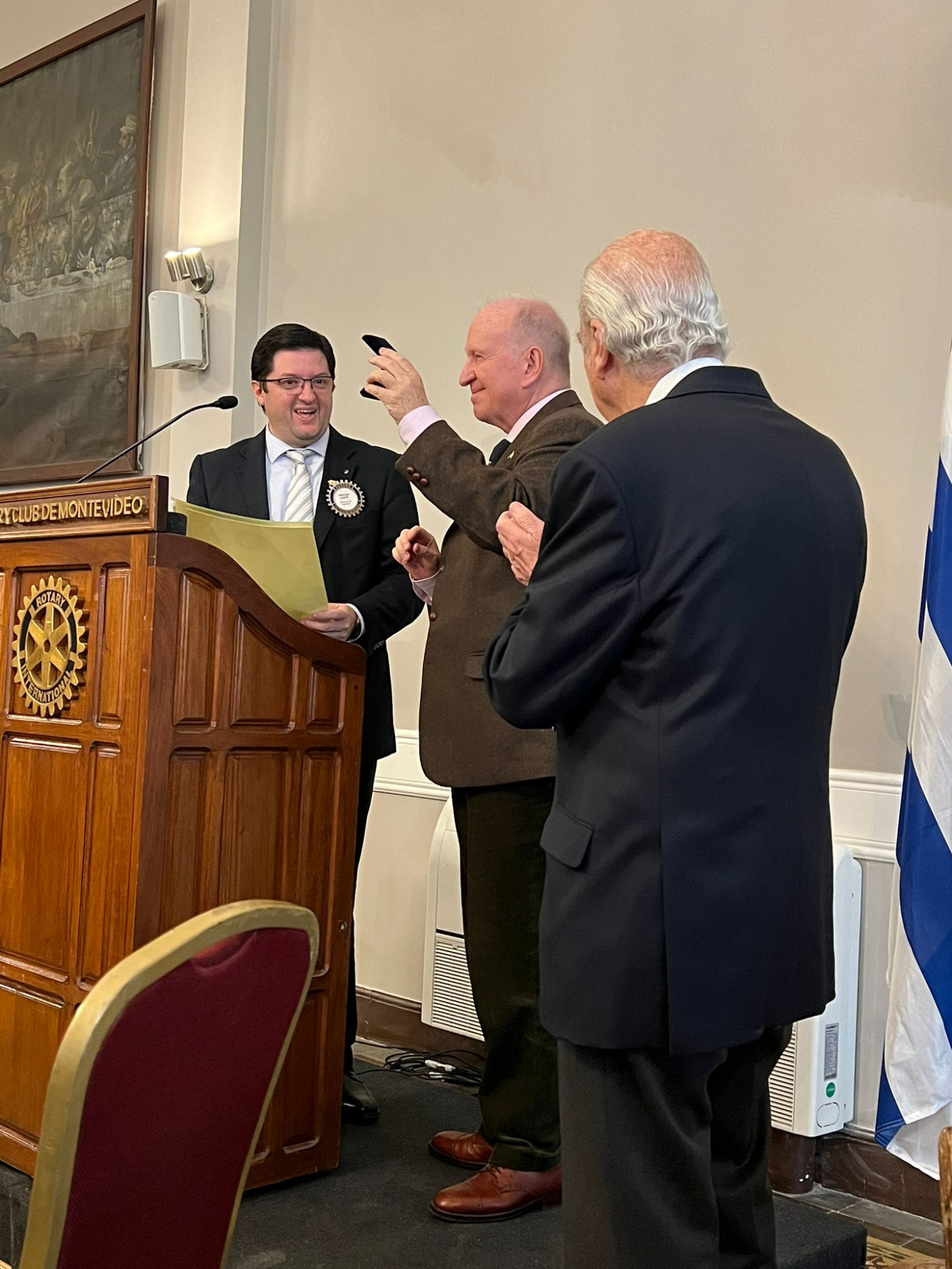 Daniel Sabsay recibió el premio en Montevideo el Premio Rioplatense Rotary Club 2022.