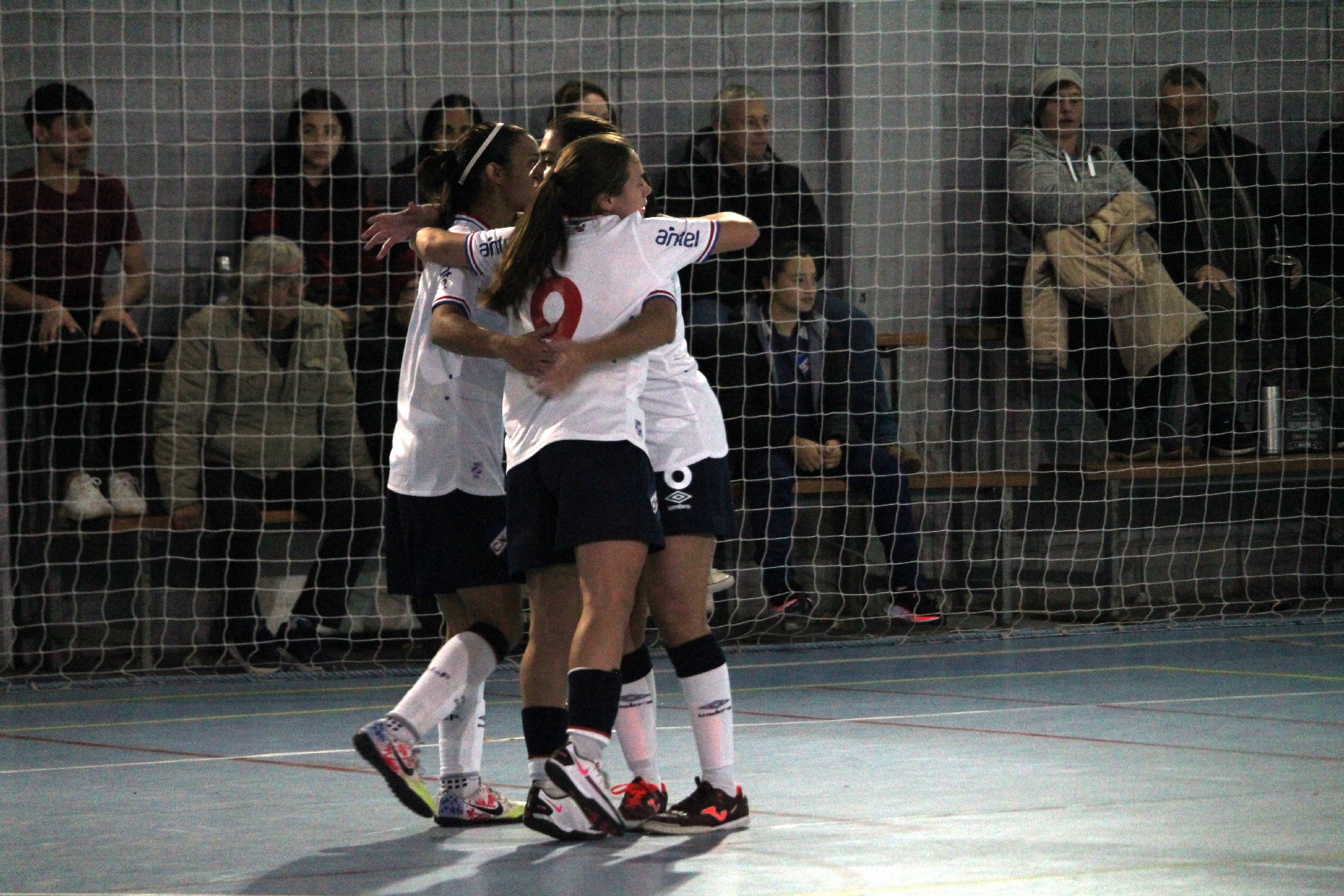 Fútbol Sala: Nacional le ganó a UTU y es líder del campeonato femenino. Foto: Matías Pérez