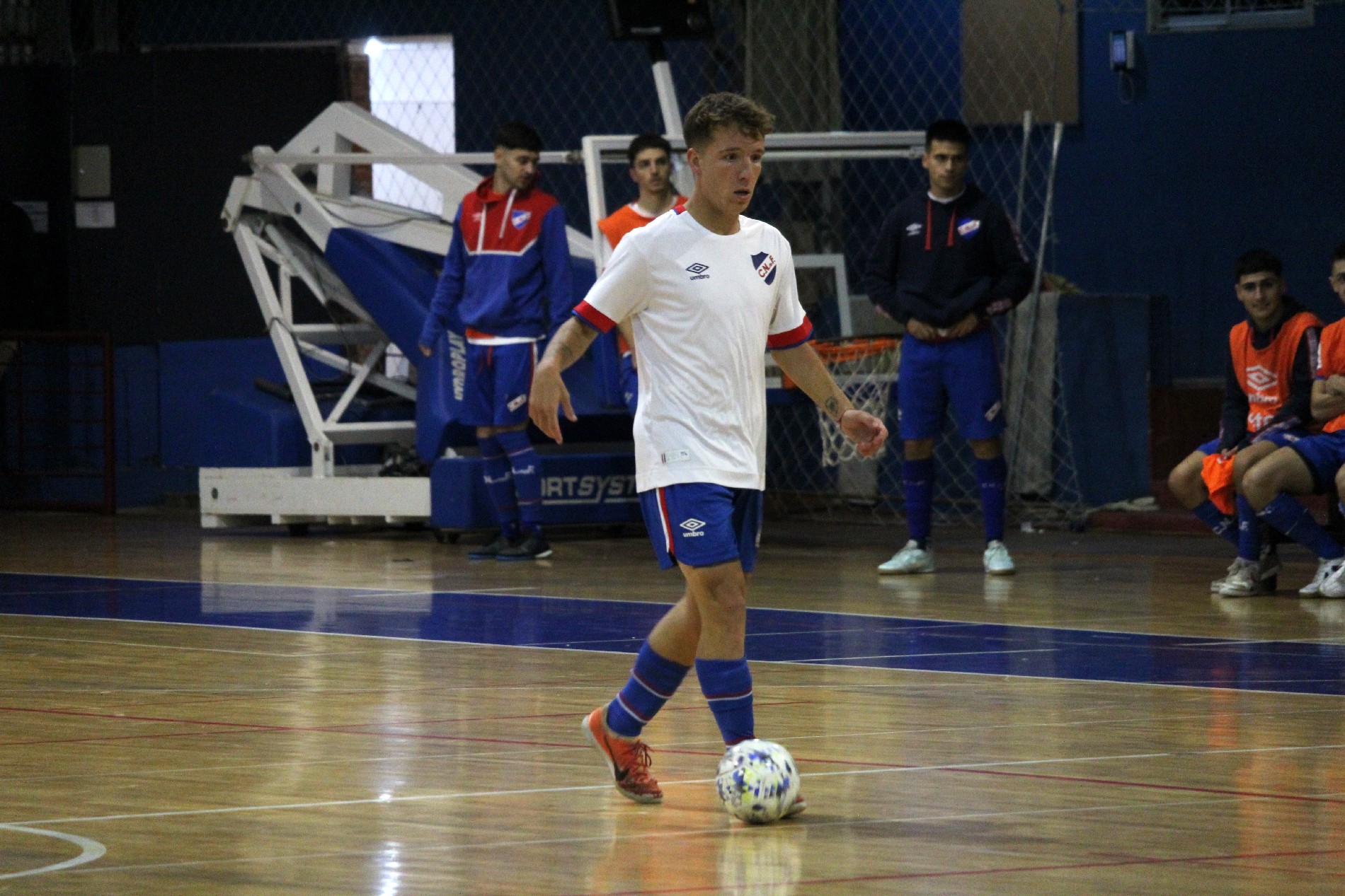Fútbol Sala: muy superior Nacional goleó a Racing en el Polideportivo. Foto: Matías Pérez