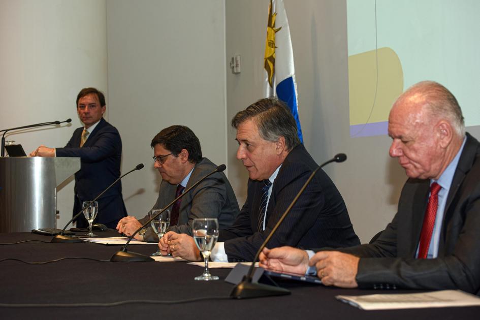 Conferencia de prensa del Ministerio de Industria. Foto: MIEM