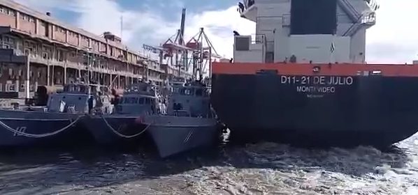 Draga impacta buques. Foto: Captura