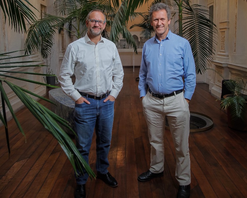 Gonzalo Muñoz (Sistema B) y Juan Carlos Muñoz (ministro de Transportes de Chile). Foto: El Mercurio / GDA