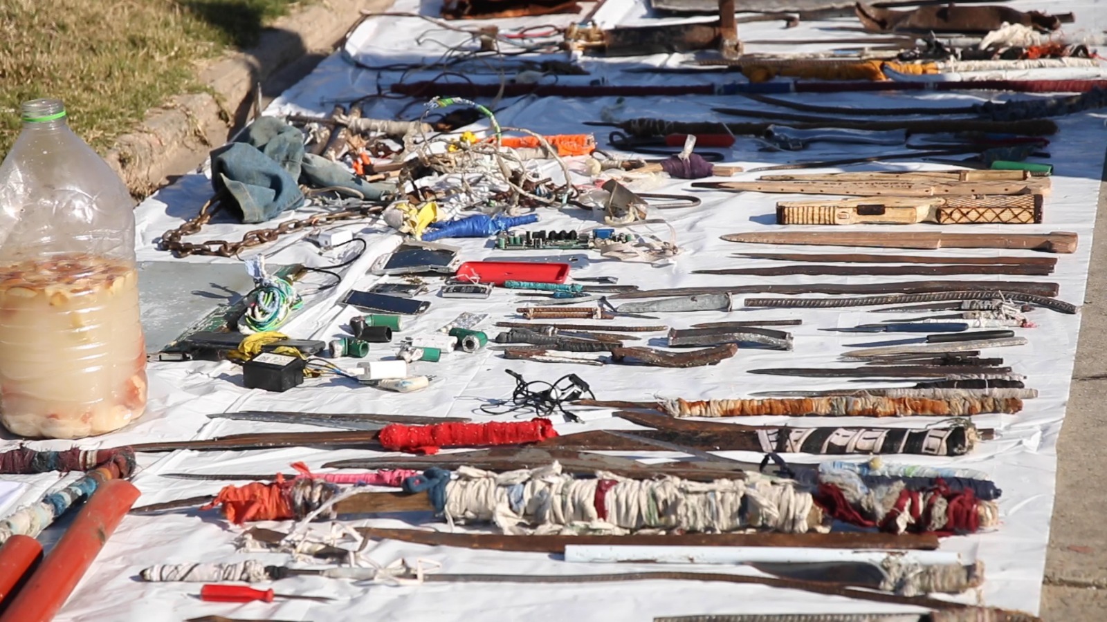 Cortes carcelarios requisados en el módulo 4 del exComcar. Foto: Ministerio del Interior