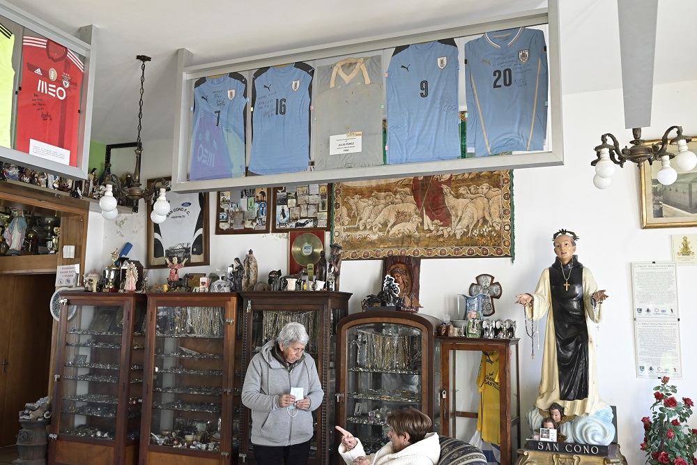 Sala de ofrendas en la Capilla de San Cono