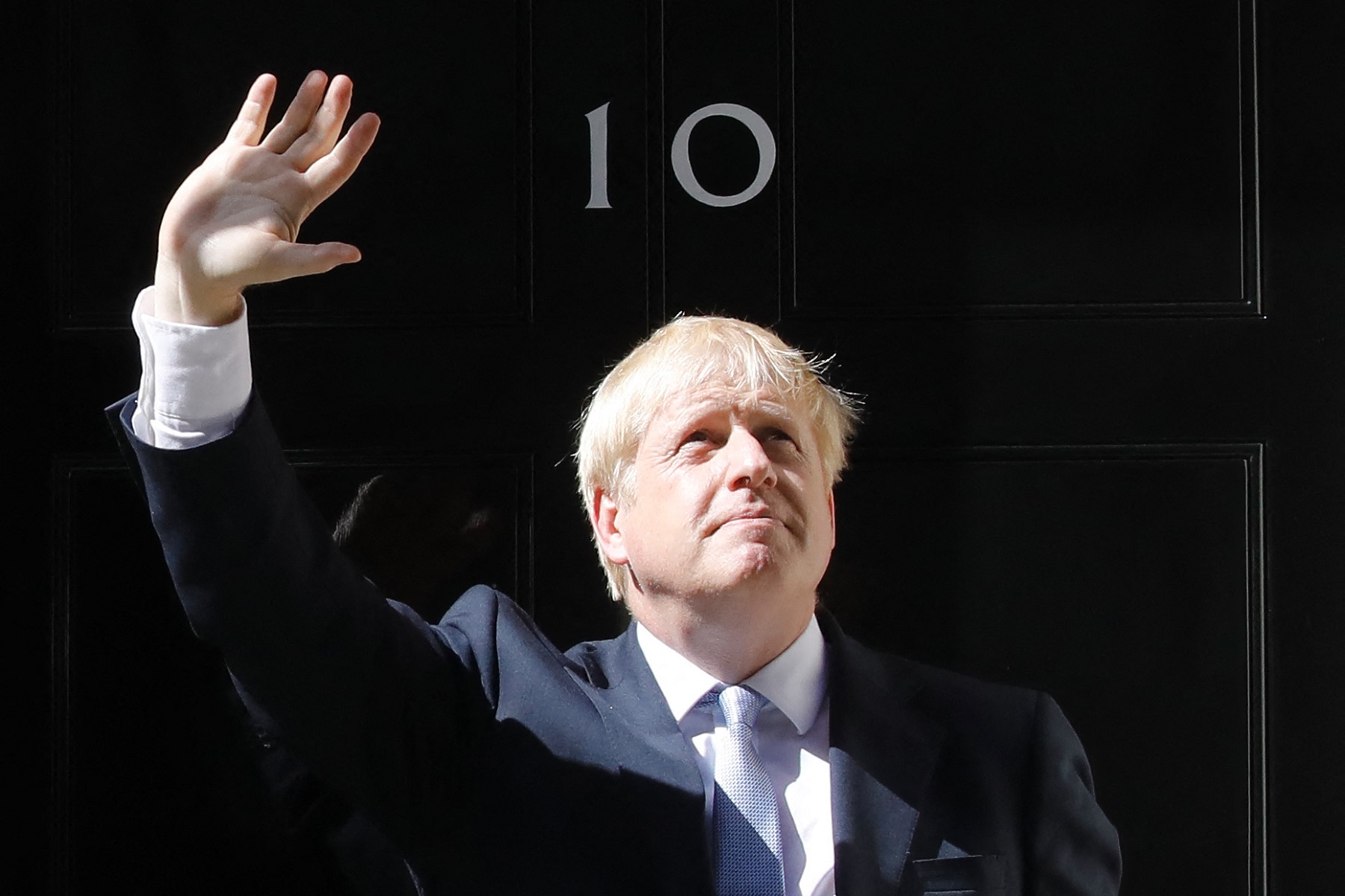 Boris Johnson saludando. Foto: AFP.