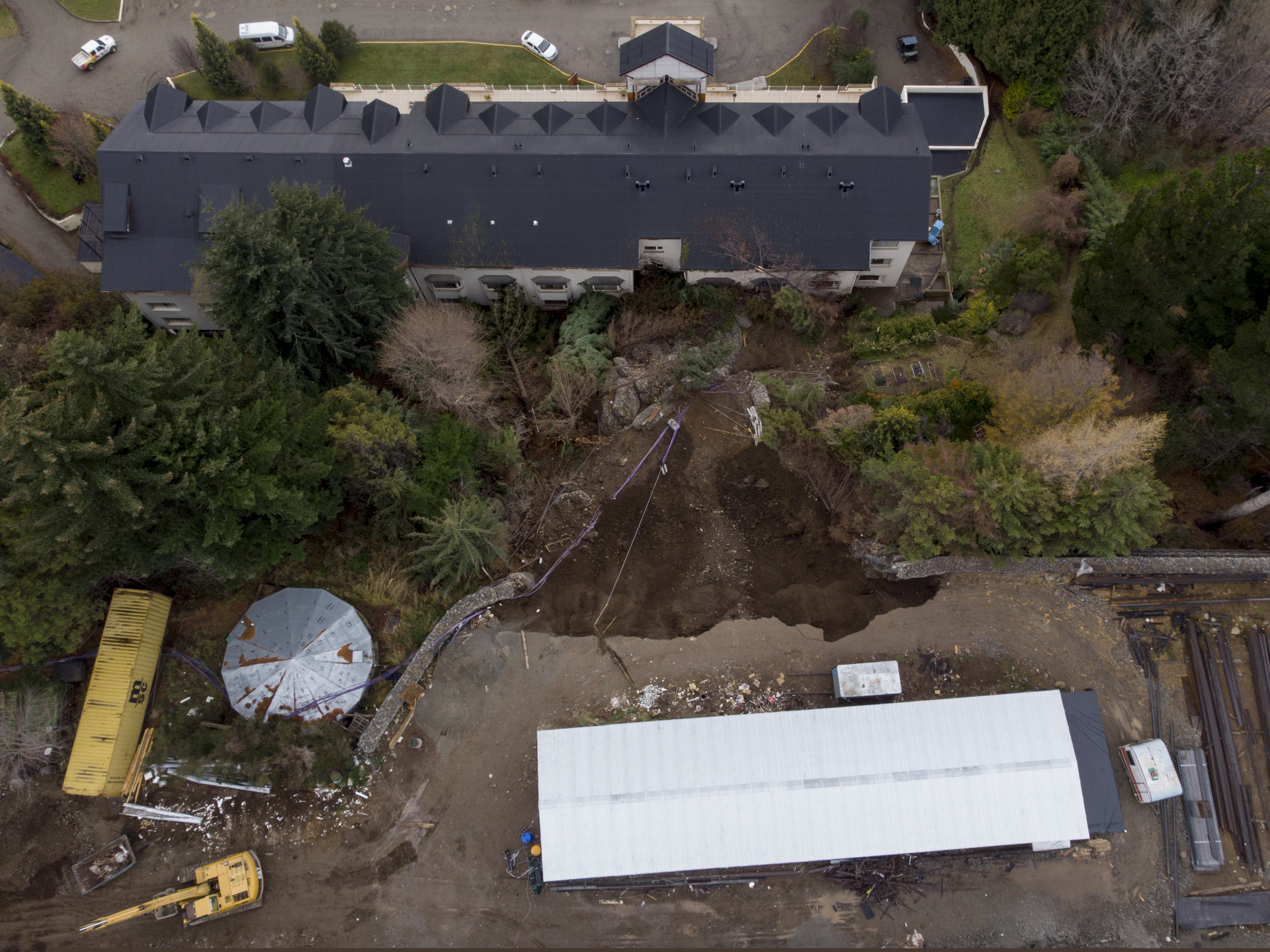 Así quedó el hotel afectado por un alud en Bariloche. Foto: Marcelo Martínez - La Nación / GDA