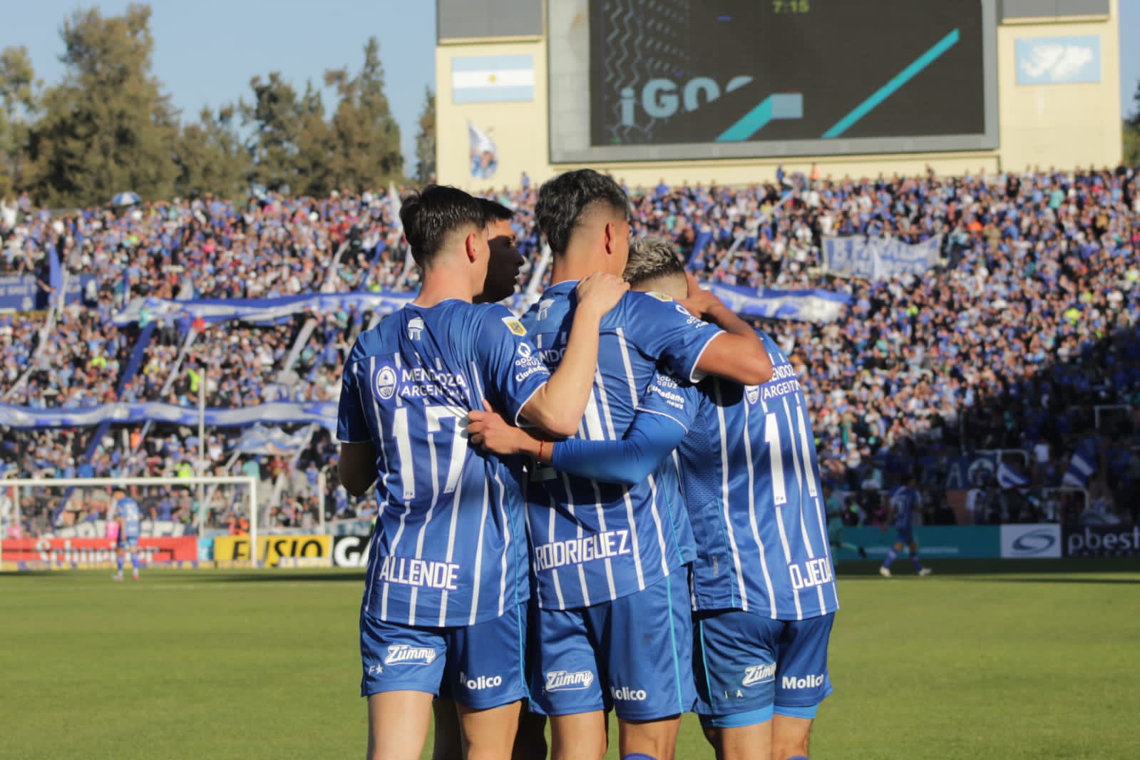Salomón Rodríguez celebra uno de sus goles ante Racing. Foto: @ClubGodoyCruz