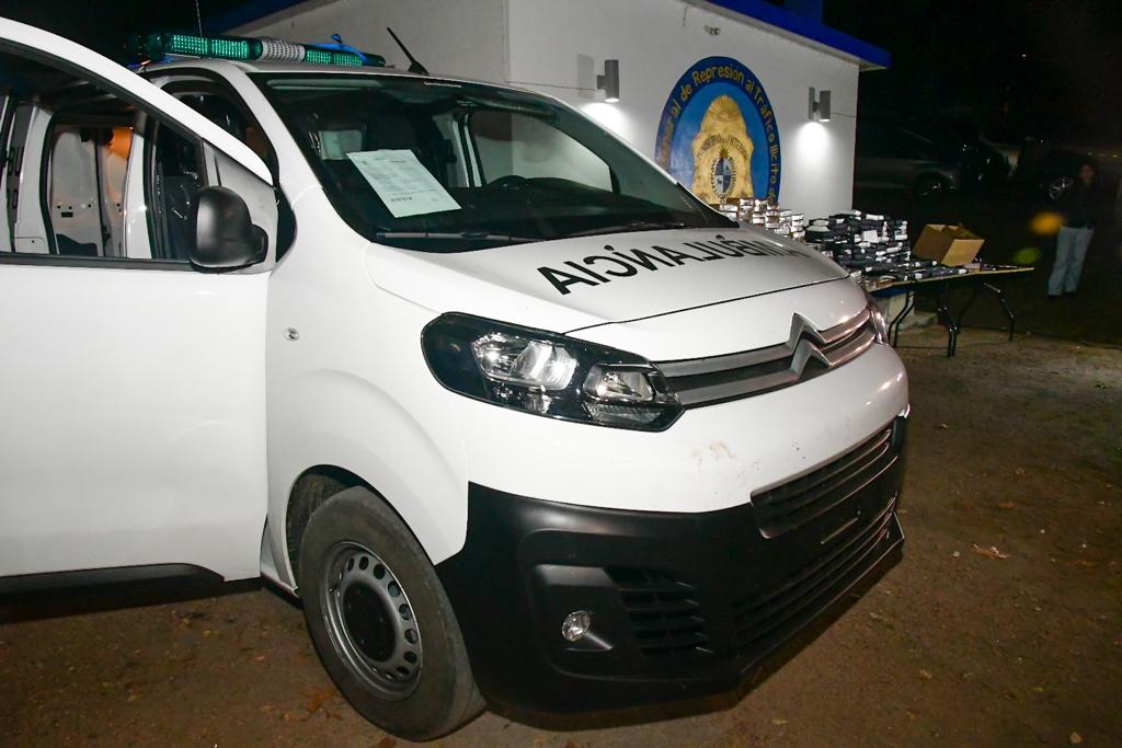 Vehículo que simulaba ser una ambulancia y fue detenido con 400 kilos de droga. Foto: Estefanía Leal