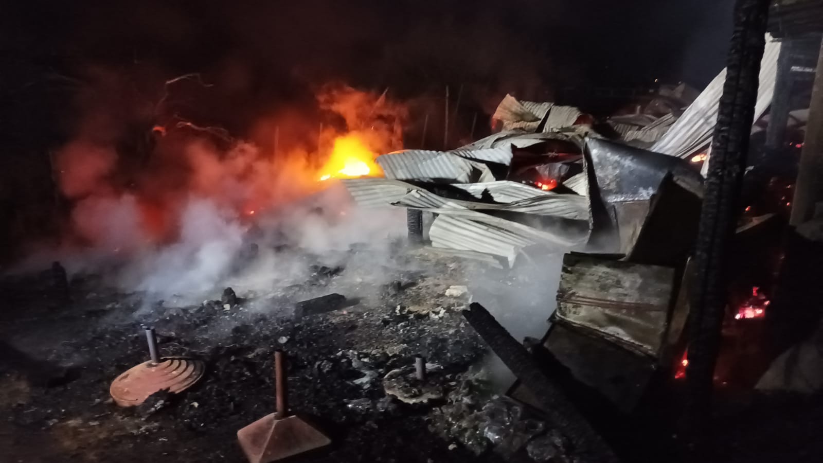 Incendio en local bailable de Pan de Azúcar. foto: Ricardo Figueredo