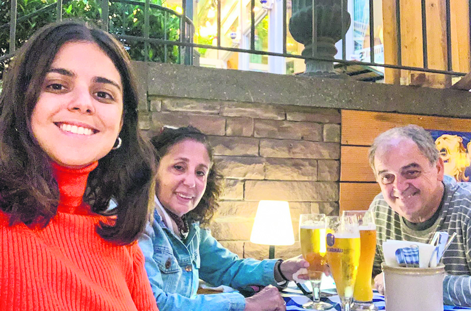 Reencuentro. Juan Ramón Rodríguez Puppo junto a su esposa y su hija.