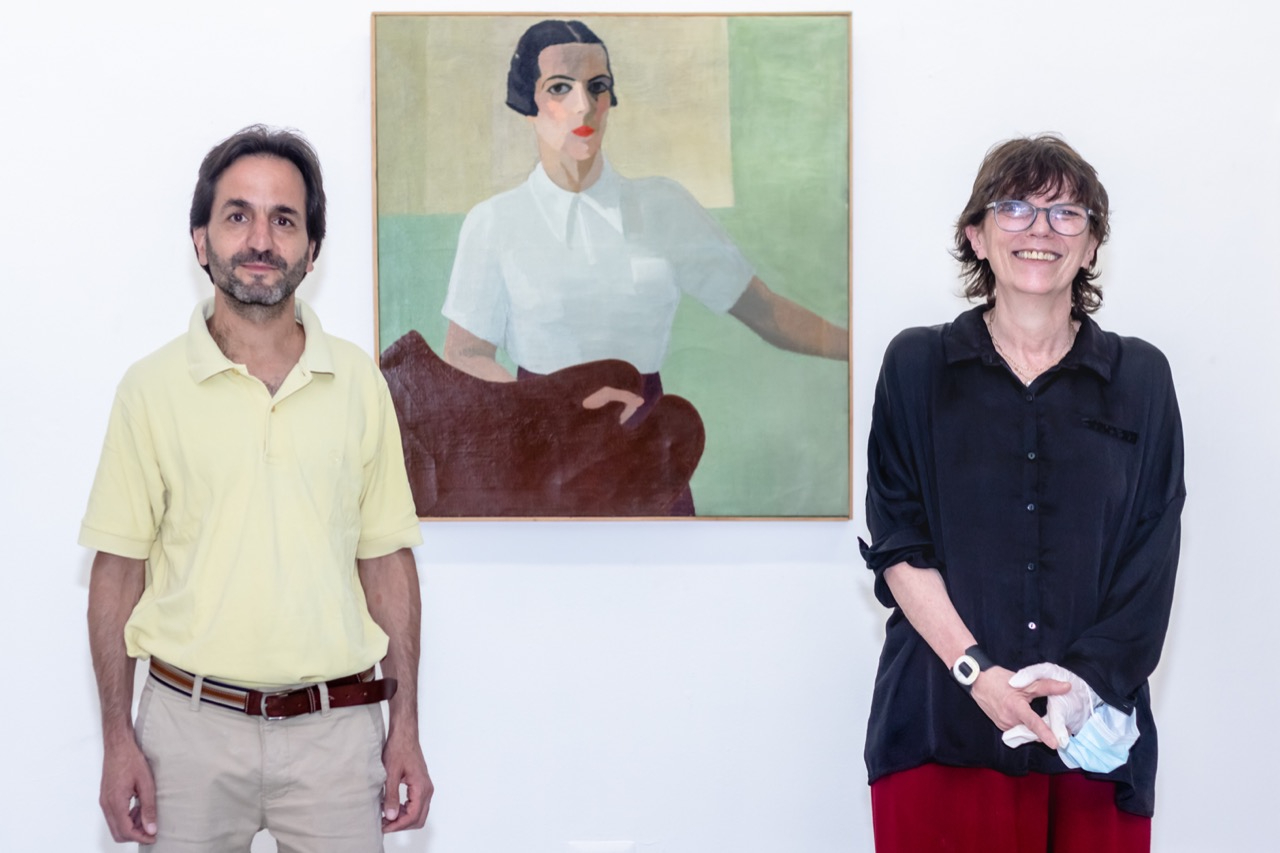 Facundo de Almeida y María Eugenia Grau en el armado de "Petrona Viera: creación sin fin". Foto: Facundo de Almeida