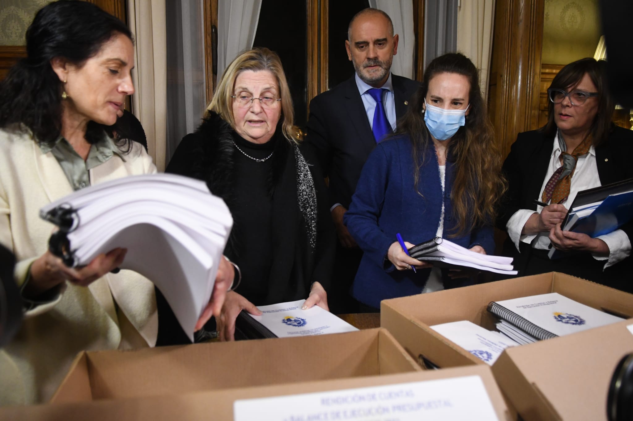 Azucena Arbeleche entregó Rendición de Cuentas. Foto: Juan Manuel Ramos