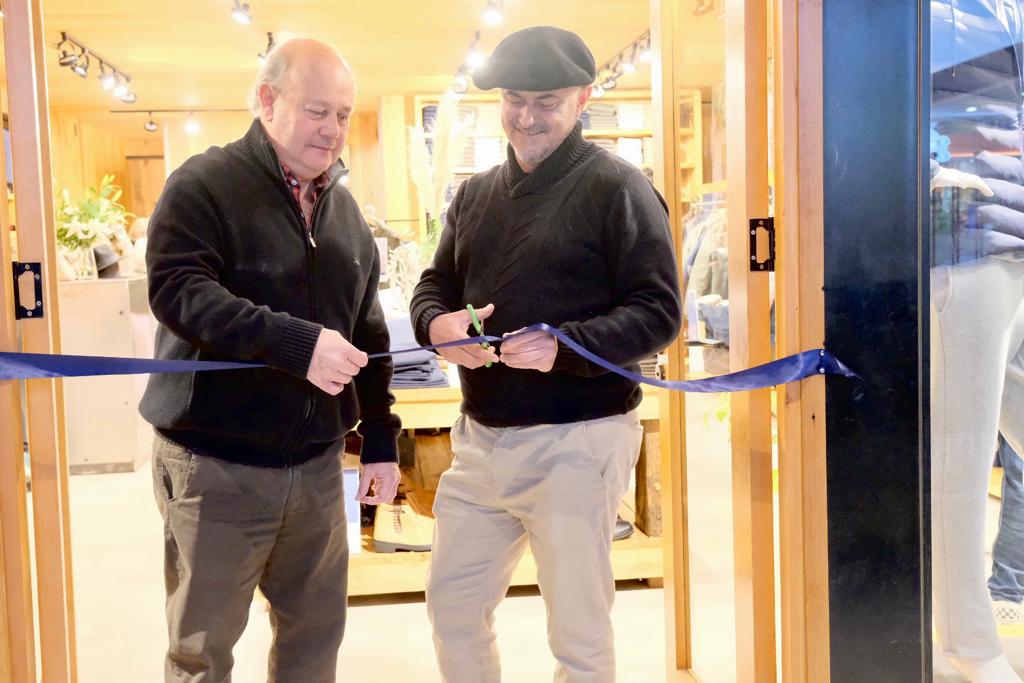 Inauguración de local comercial de Invencible en Young