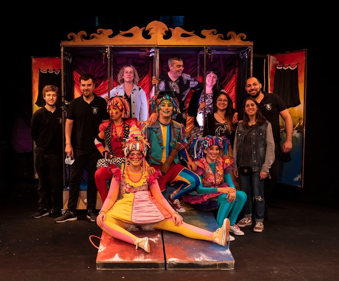 "La rimbombante travesía del Ropero Disparate". Foto: Captura de Facebook.