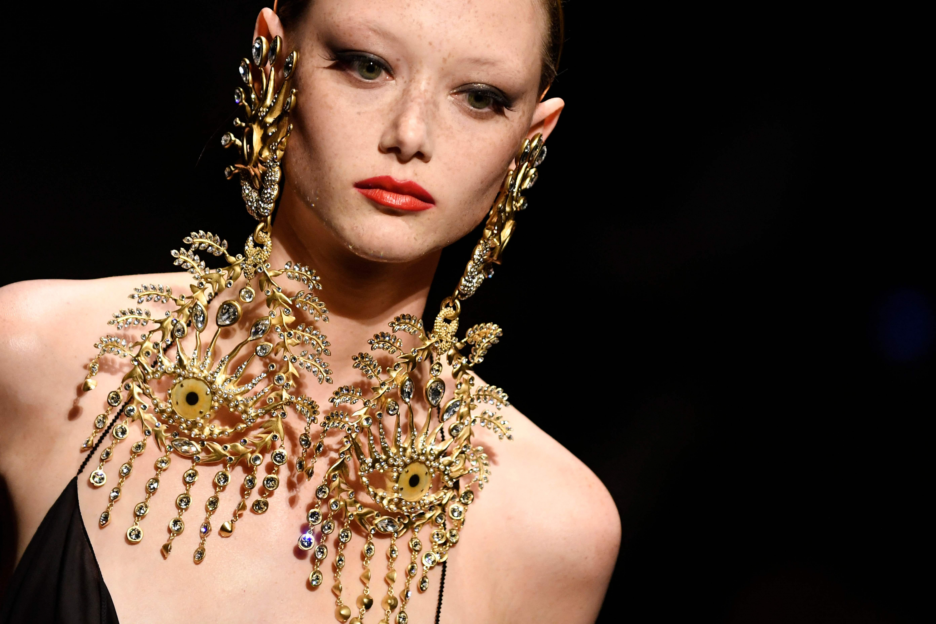 Schiaparelli abre la semana de la alta costura en París