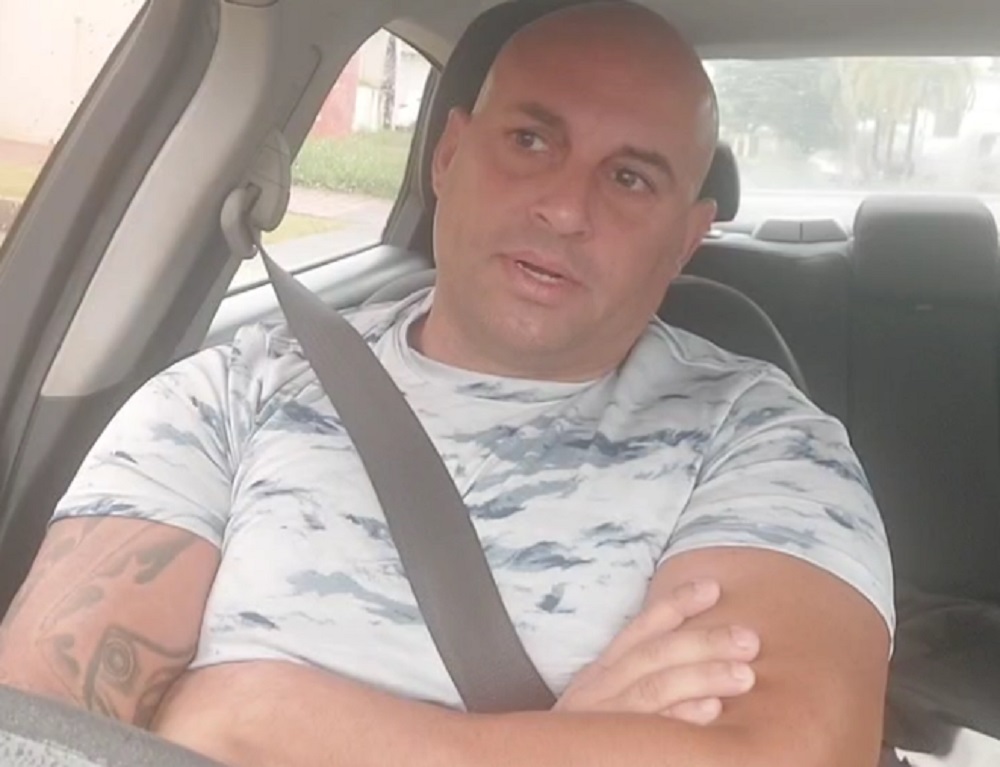 Eric Martin, el hermano de Ricky Martin, en la transmisión en vivo. Foto: Facebook Eric Martin Ifbb