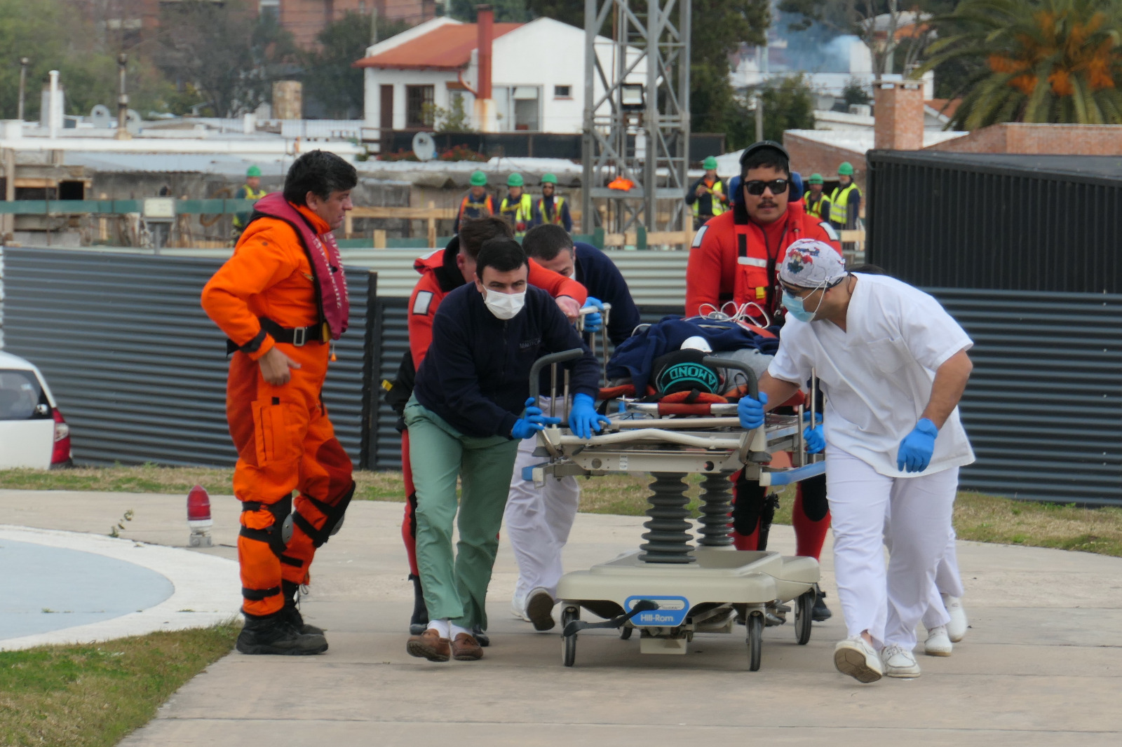 Rescate en helicóptero de un hombre que estaba a bordo de un pesquero y sufría de apendicitis. Foto: Ricardo Figueredo