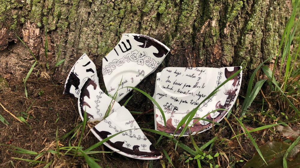 Platos rotos en un homenaje de Dan Lande