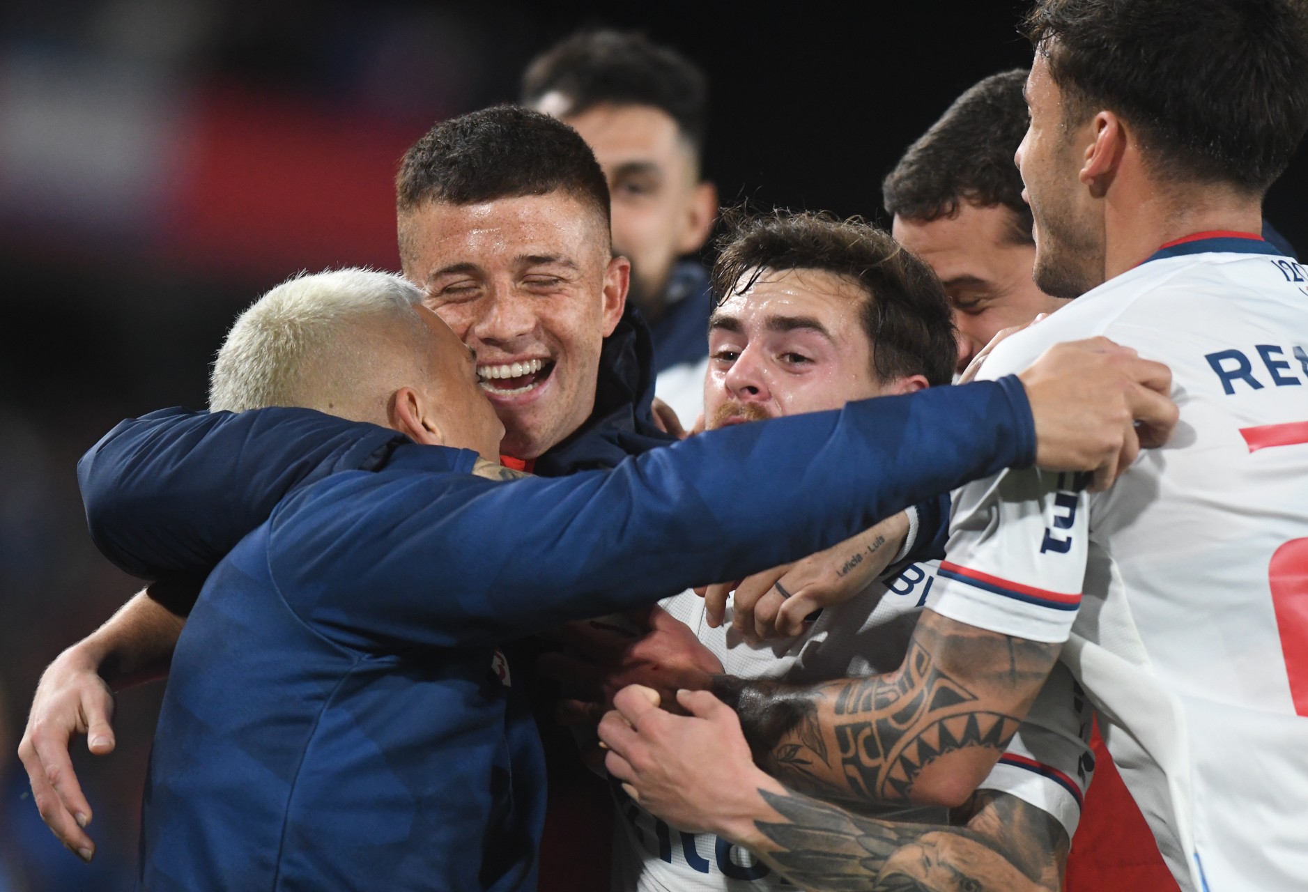 Alfonso Trezza celebra el gol que valió el 2-1 de Nacional ante Plaza Colonia. Foto: Juan Manuel Ramos.