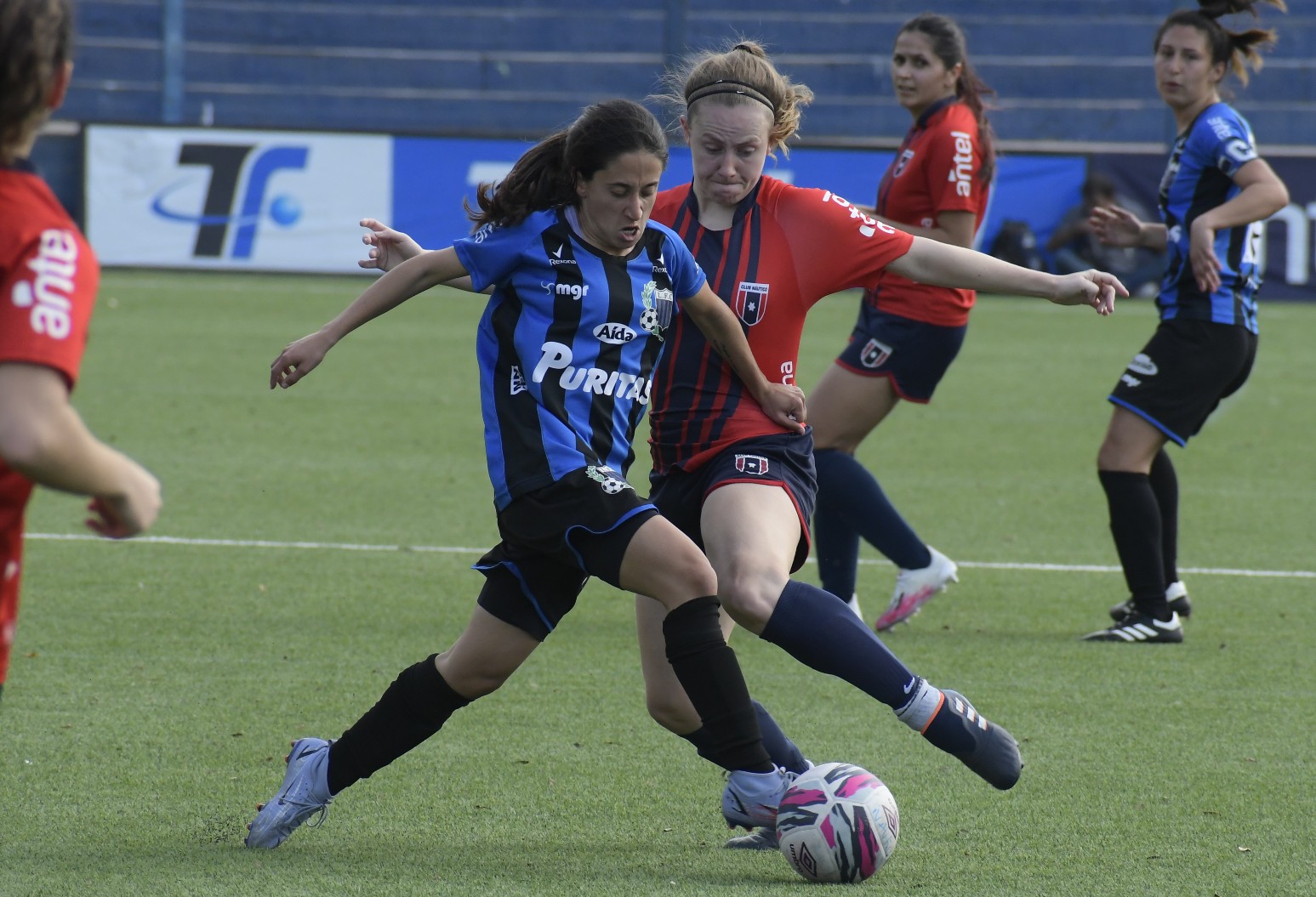 Náutico vs. Liverpool - fútbol femenino. Foto: Leonardo Mainé.