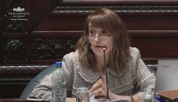 Carmen Asiaín en lectura de informe