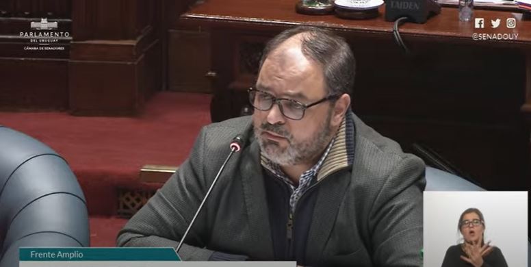 Charles Carrera en Senado