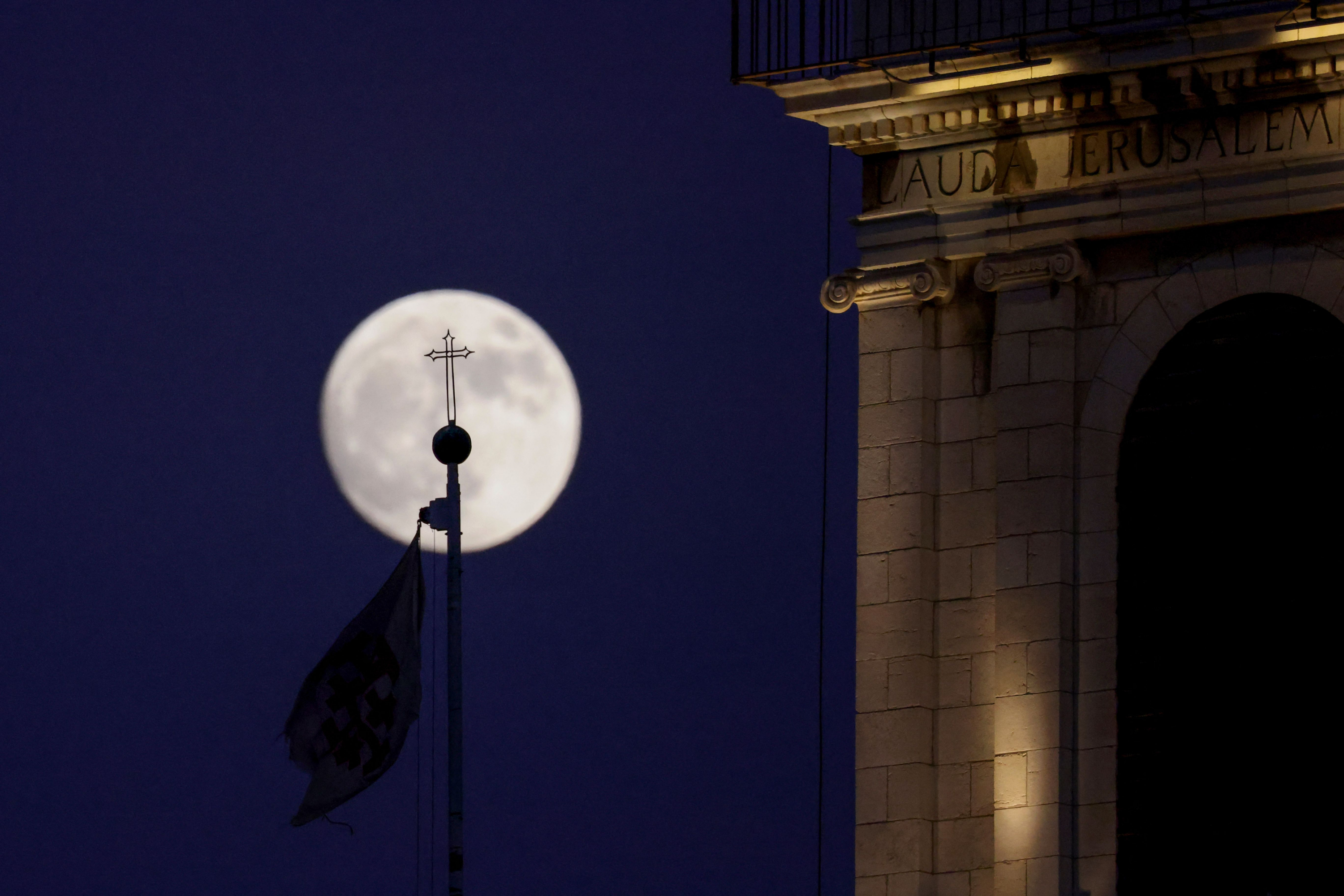 Luna llena en Jerusalén. Foto: AFP