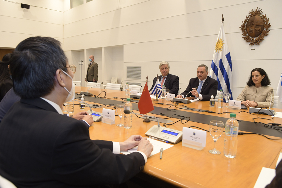 Bustillo, Delgado y Arbeleche. Foto: Leonardo Mainé.