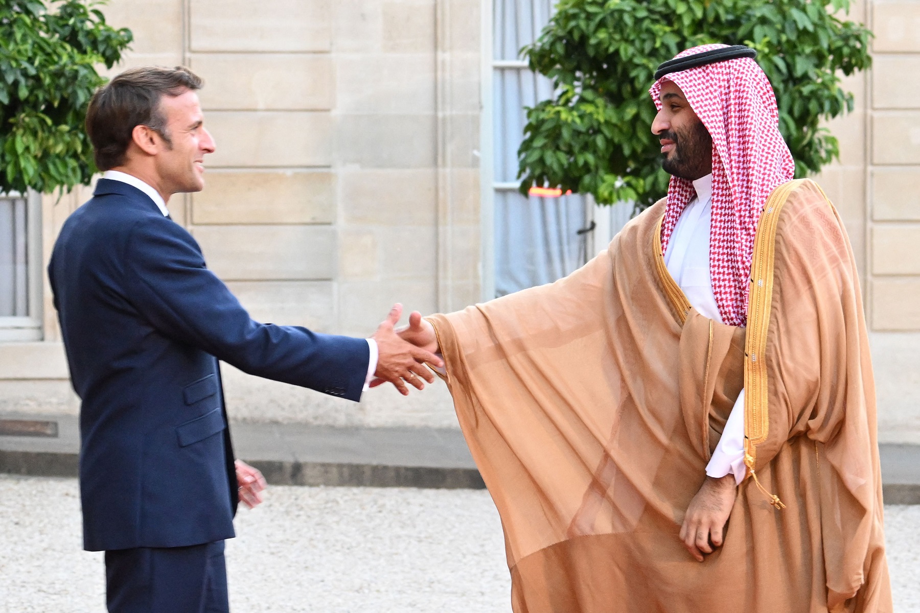 Emmanuel Macron y Mohamed bin Salmán. Foto: AFP.