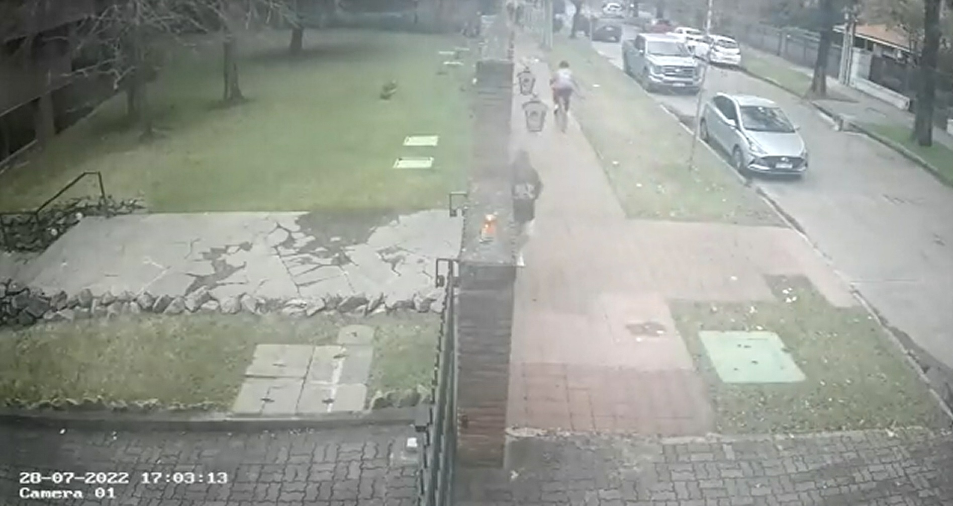 Cámara de seguridad captó un supuesto "secuestro"