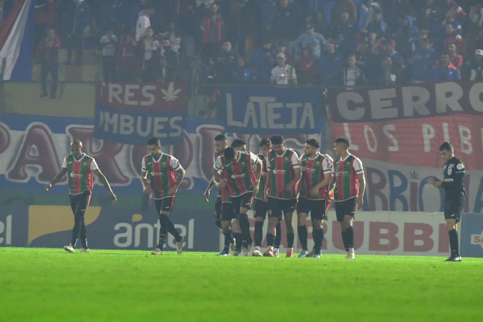 Los jugadores de Deportivo Maldonado celebran el gol ante Nacional. Fot: Francisco Flores.