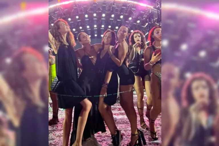 Pampita y sus amigas en el boliche Usuaia en Ibiza. Foto: Instagram