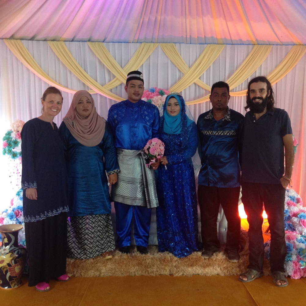 Diego y Ernestina en un casamiento musulmán en Borneo