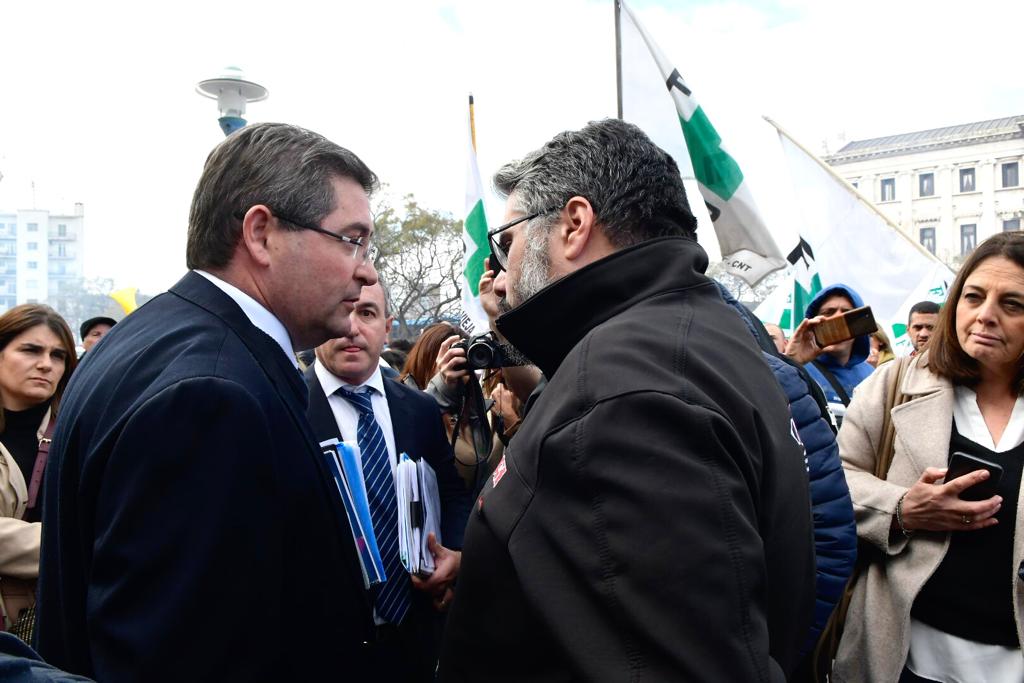 Leonardo Cipriani, presidente de ASSE, junto a Martín Pereira, presidente de la Federación de Funcionarios de Salud Pública. Foto: Leonardo Mainé