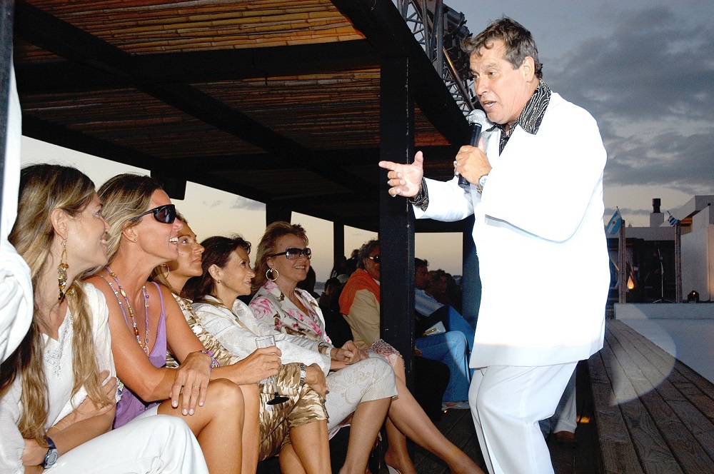 Robert Reys cantando