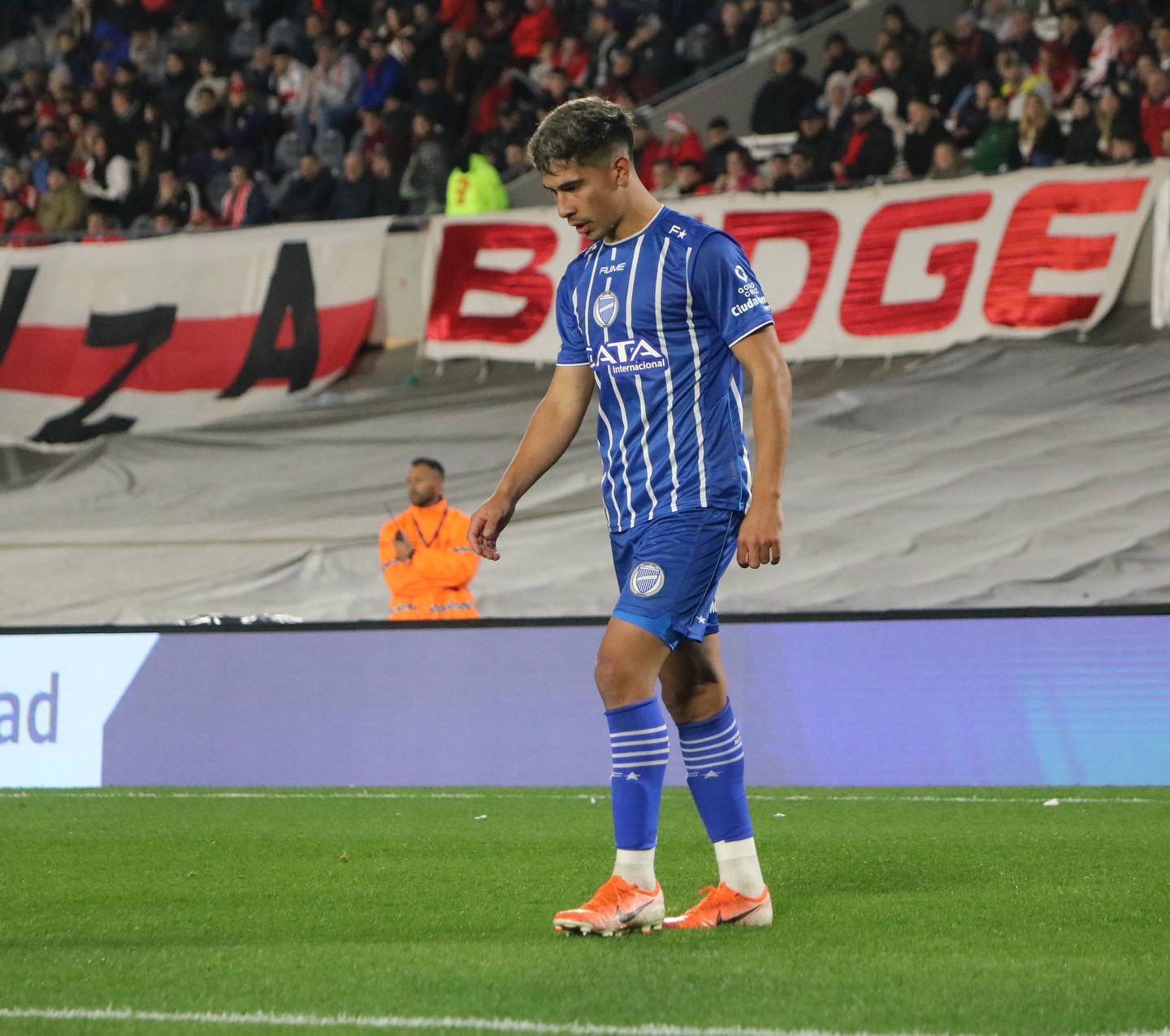 Salomón Rodríguez en cancha de River Plate.