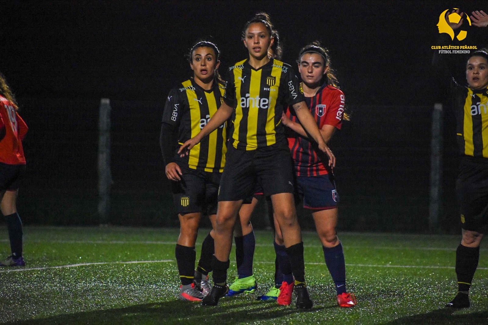 Peñarol-Náutico por el Torneo Apertura de fútbol femenino. Foto: @FemeninoCAP.