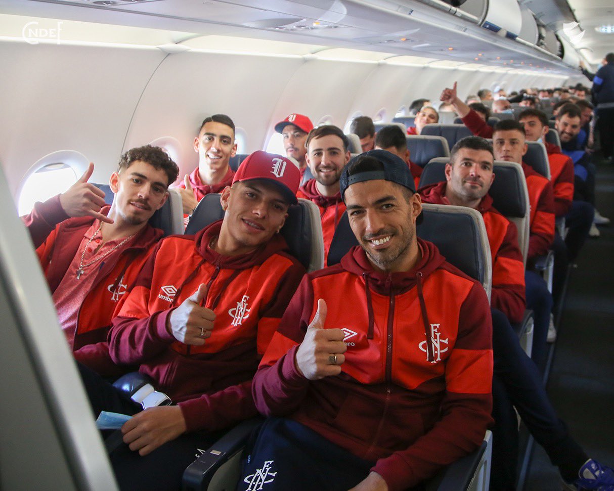 Luis Suárez en primera línea con Franco Fagúndez y Nicolás Marichal. FOTO: Nacional.