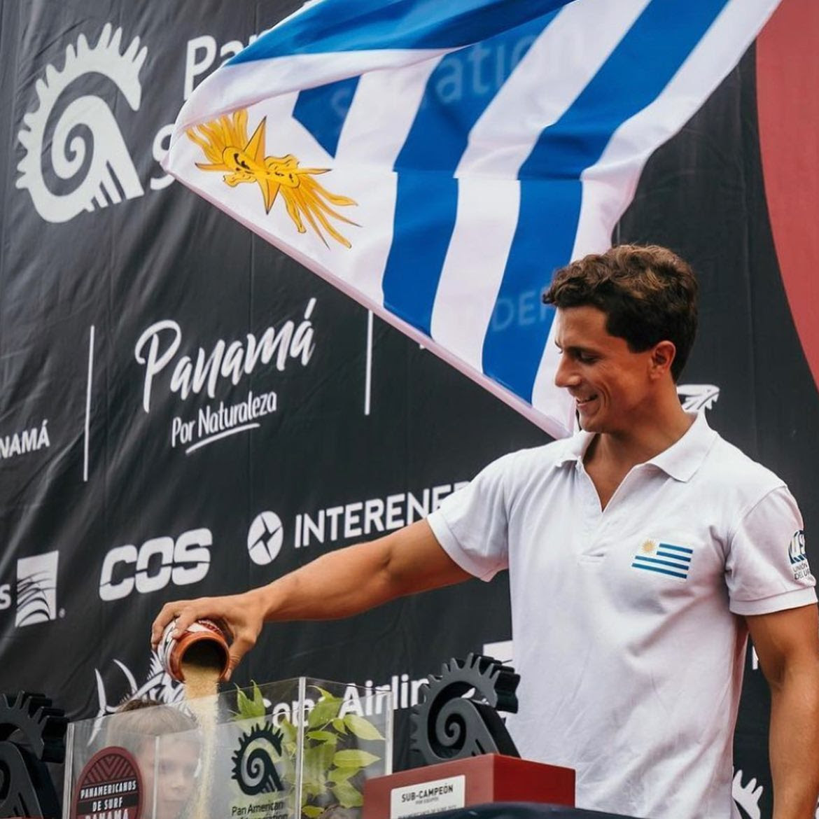 Ignacio Pignataro tras lograr la medalla de bronce. Foto: USU SURF.