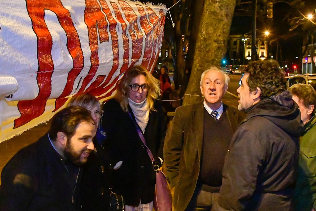 Legisladores llegan al IPA a aguardar el desalojo solicitado al Ministerio del Interior. Foto: Estefanía Leal