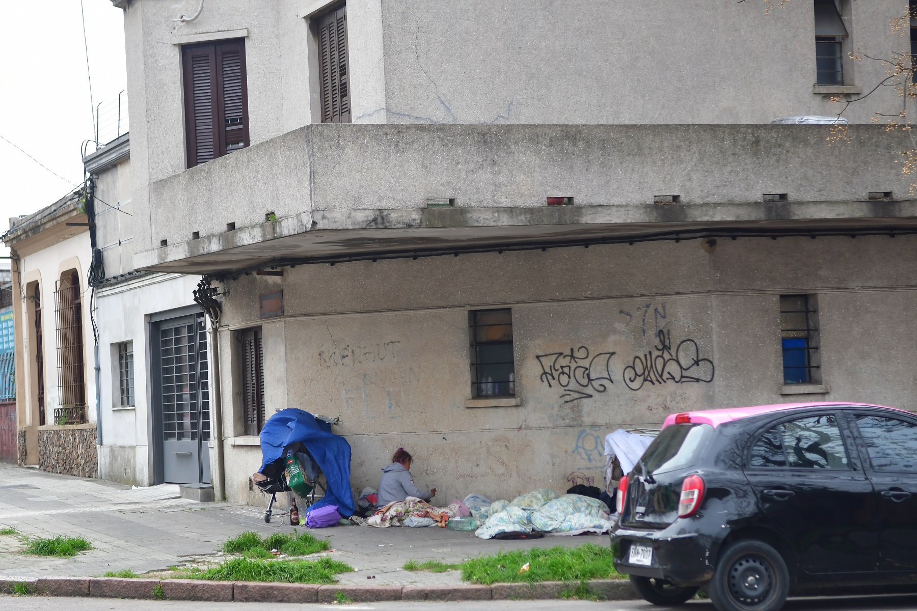 Mujer en situación de calle en La Comercial. Foto: Francisco Flores,
