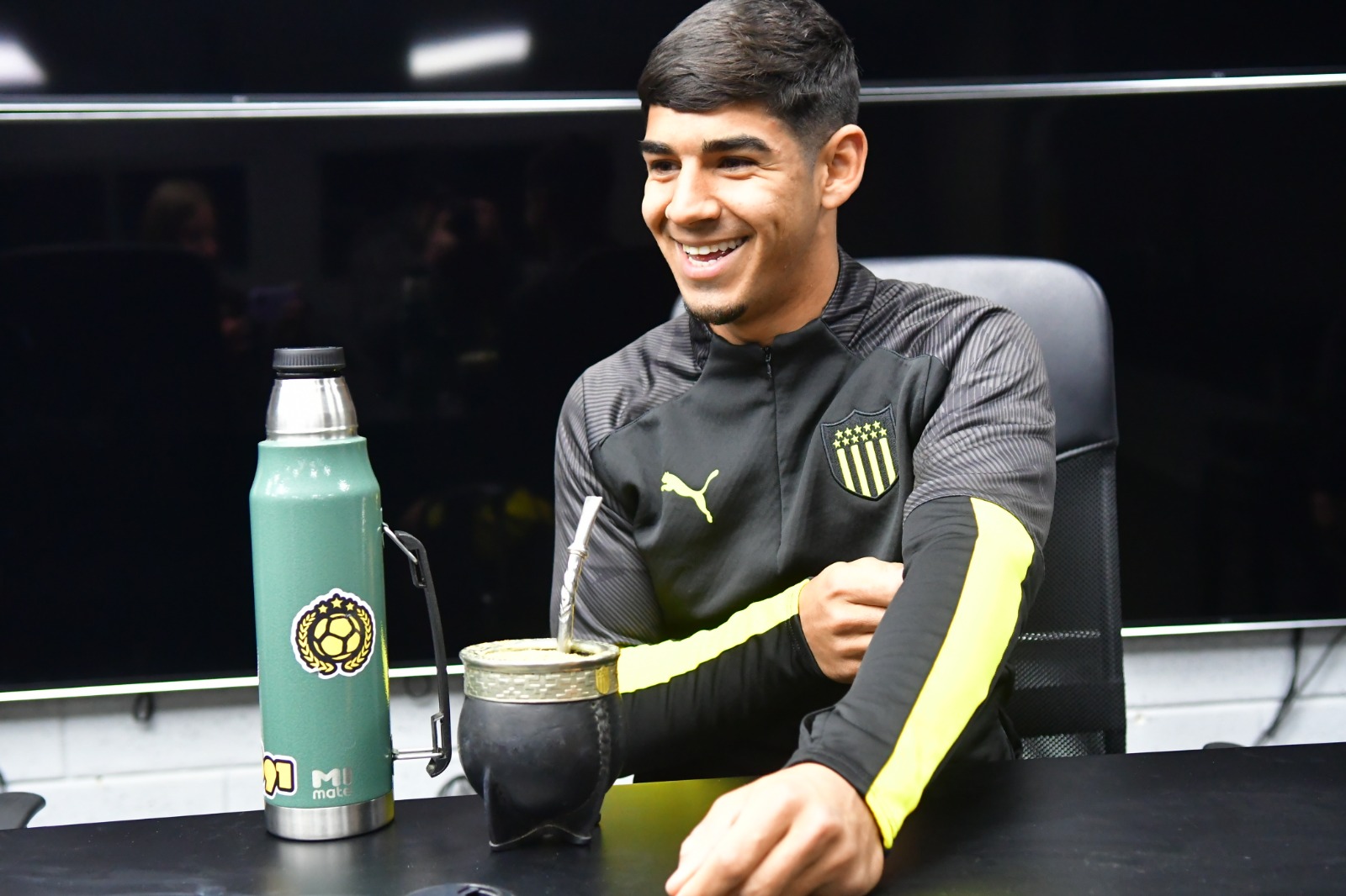 Mathías de Ritis, capitán de Peñarol, en la previa al Peñarol-Benfica. Foto: Francisco Flores.
