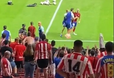 Mario Hermoso encaró a los hinchas del Atlético de Madrid.