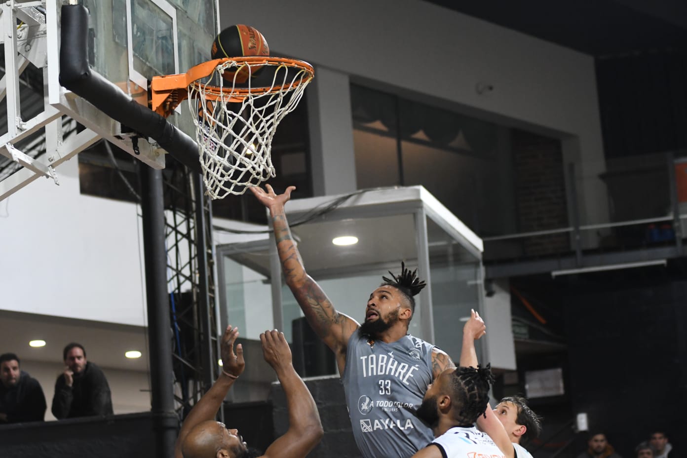 Tabaré vs. Capitol. Foto: Juan Manuel Ramos.