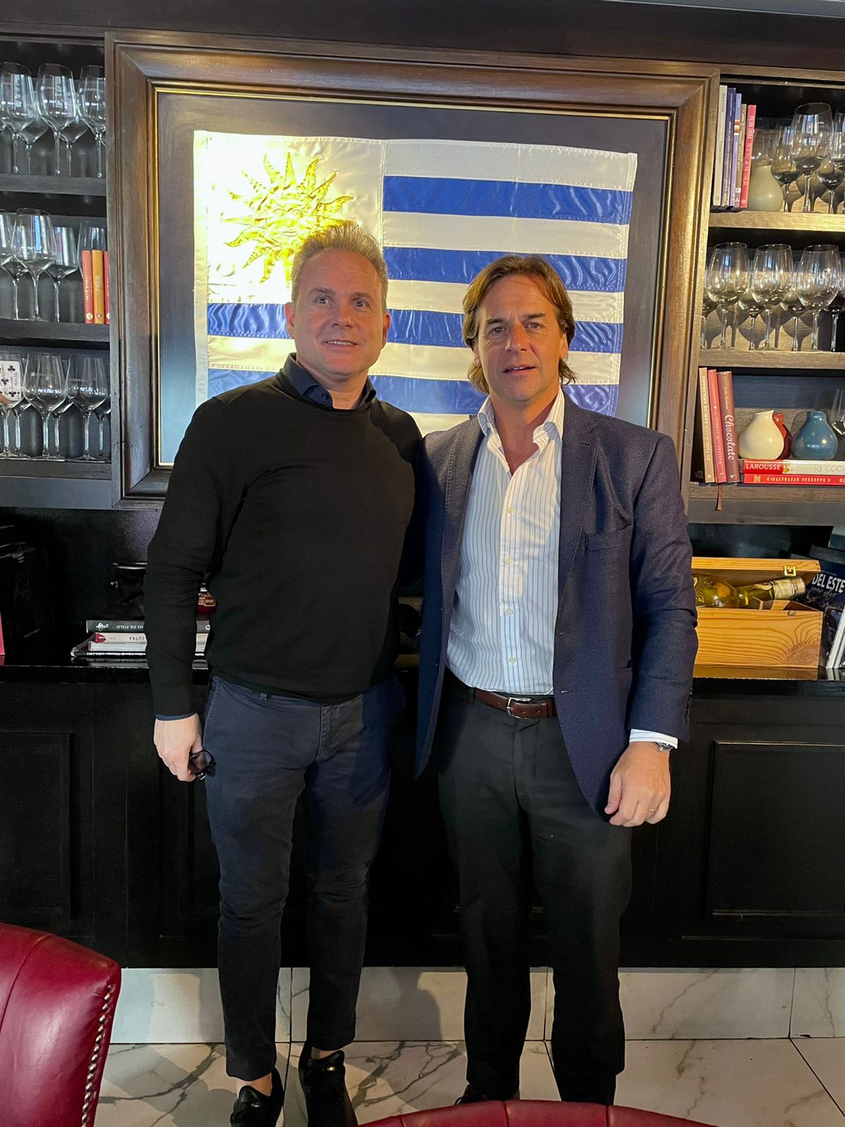Luis Lacalle Pou junto a Gustavo Cano en establecimiento uruguayo de Buenos Aires. Foto: Cortesía de restaurante Damblee