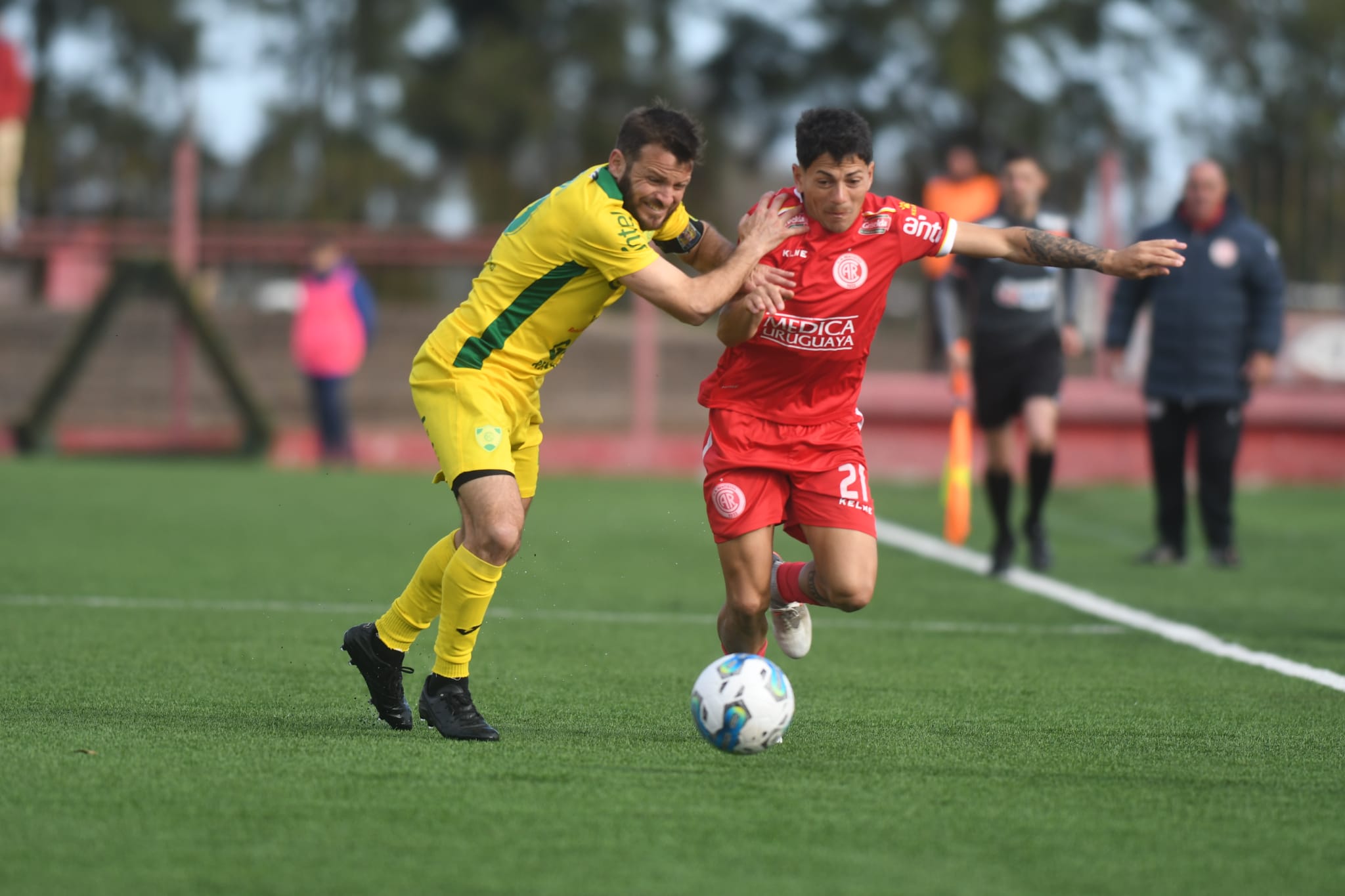Perujo y Franco Pérez en el Rentistas-Cerrito. Foto: Juan Manuel Ramos.