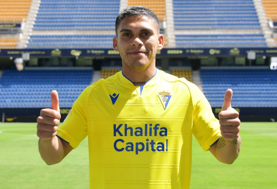 Brian Ocampo en su presentación como nuevo jugador de Cádiz. Foto: @Cadiz_CF.